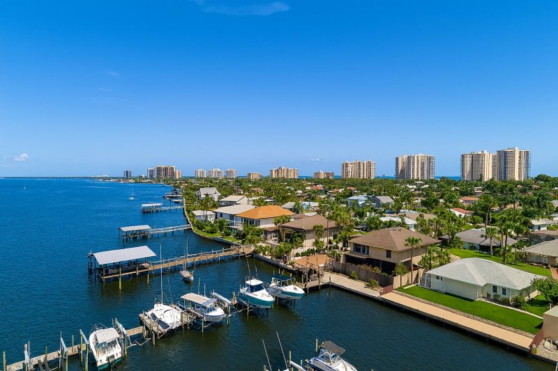 Who Does Water Dock Buildings